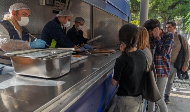 İzmir Büyükşehir öğrencinin yanında!
