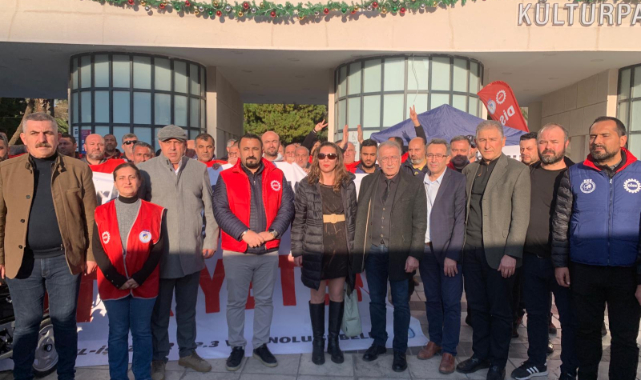 İzmir'de dayanışma büyüyor: DİSK çadırına anlamlı ziyaret!