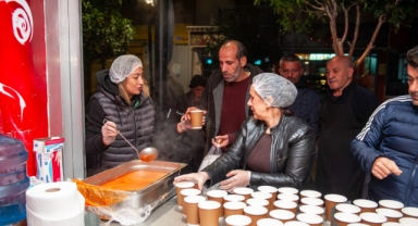 Karşıyaka’da soğuk sabahlara sıcak dokunuş: Çorba ikramı başladı
