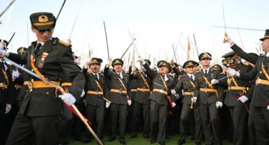 Teğmenlerin yemin töreninden müjdeli haber: Bir kişinin ihraç kararı kaldırıldı!