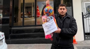 Ülkü Ocakları, CHP İzmir'e 'oyuncak' hediye etti!