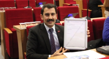 Başkan Tugay, '5 aydır yanıt gelmedi' demişti: AK Partili Kişili'den 'çerçeveli' yazı!