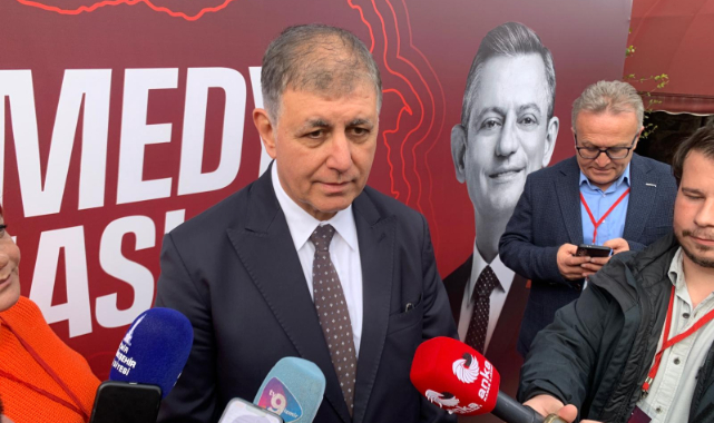 Başkan Tugay'dan Başkan Ünsal'a çöp yanıtı: Onların işi çöpü toplamak