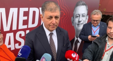 Başkan Tugay'dan Başkan Ünsal'a çöp yanıtı: Onların işi çöpü toplamak