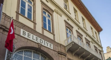 Başkan Tugay'dan, üç yapının 'tapu devrine' tepki!