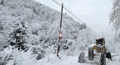 Doğu'da kar yağışı hayatı felç etti: Bin 119 yerleşim yerine ulaşılamıyor!