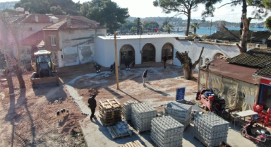  Foça İlçe Garajı’nda çevre düzenleme çalışmaları sürüyor