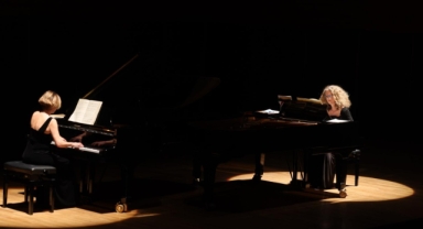 İki piyano, iki kültür: AASSM’de duygusal konser