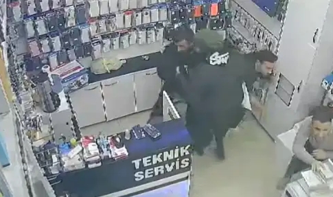 İş hanında silahlı çatışma: Çok sayıda polis sevk edildi!