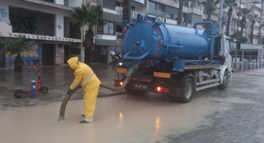 İzBB ekipleri yağışa karşı sahaya indi!