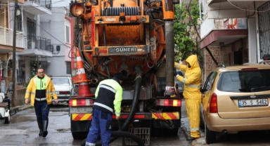 İzmir’de kuvvetli yağış alarmı: Bin 310 personel, 342 araç ile sahada!