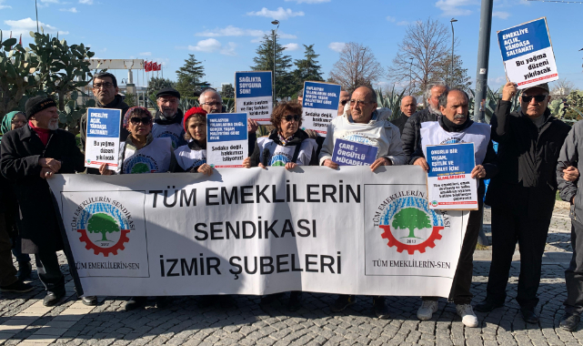 İzmirli emeklilerden, CHP'nin 'Meclis'i terk etmeme' eylemine destek!