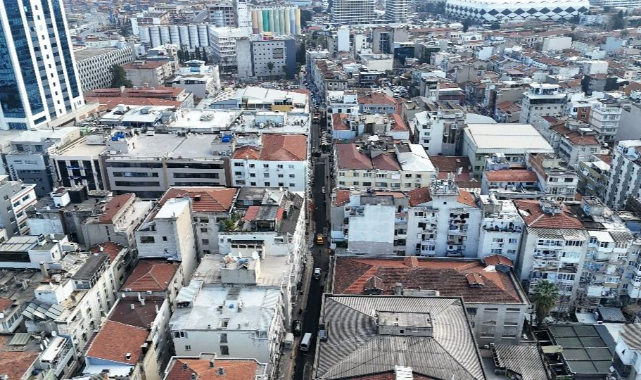 Alsancak’ta altyapısı tamamlanan sokaklar asfaltlanıyor 