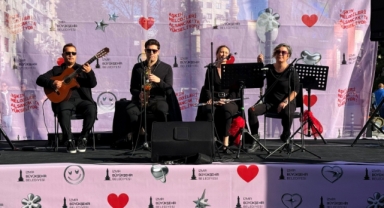 Aşkın melodileri Alsancak’ta yükseldi