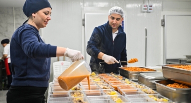 Bornova Kent Lokantası’nda dayanışma sofrası büyüyor