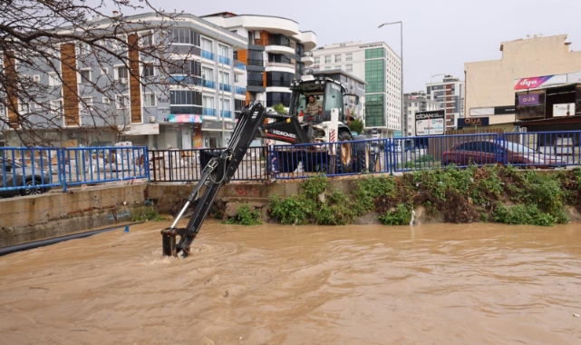 Büyükşehir ekipleri sağanak yağış nedeniyle seferber oldu