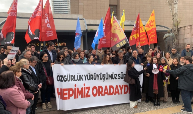 CHP'li vekiller adliye önünden seslendi: Gençlerin itirazından korkuyorlar!