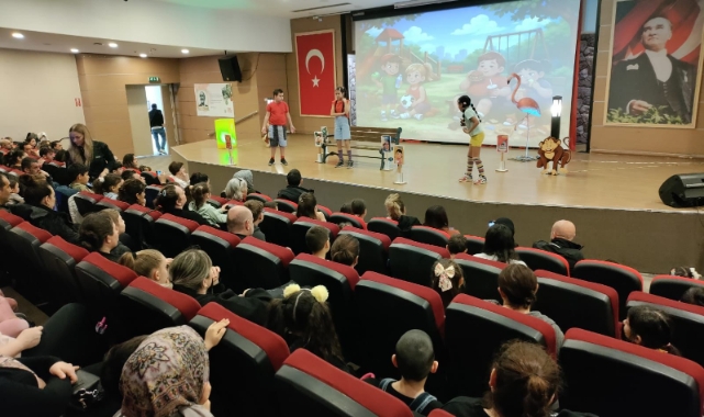 Çiğli’de minikler mikroplara karşı sahneye çıktı