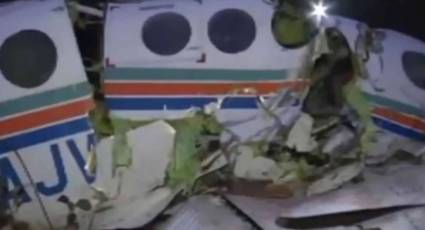 Hindistan’da ambulans uçak düştü: Çok sayıda ölü var