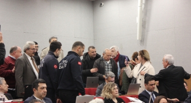 İzBB Meclisi'nde 'Basmane Çukuru' gerginliği!