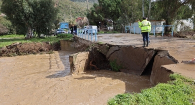 İzmir Büyükşehir Belediyesi’nin yağış seferberliği sürüyor