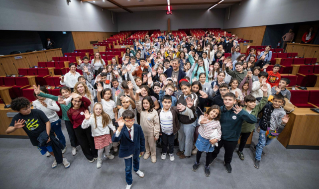 İzmir çocuğu merkeze koydu, Türkiye’ye örnek oldu