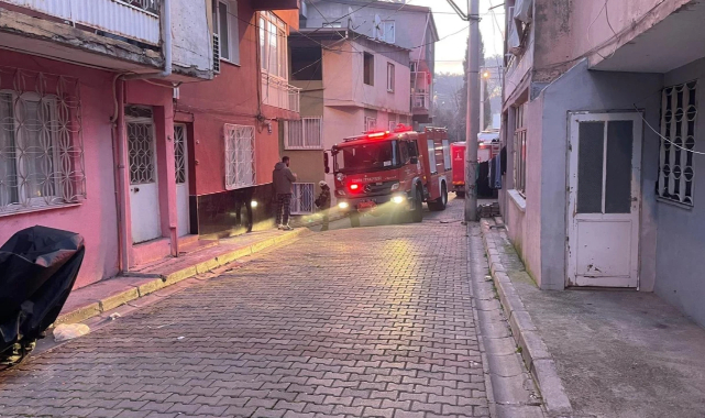 İzmir'in merkezinde müstakil ev alev aldı!