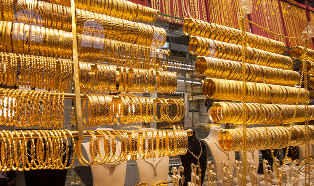 İzmir'in merkezinde silahlı soygun girişimi!