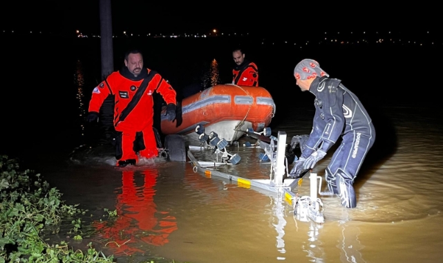 İzmir İtfaiyesi sessiz canlar için zamanla yarıştı