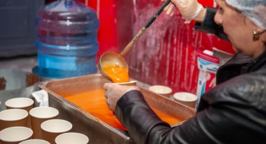 Karşıyaka Belediyesi’nden 30 bin kişiye sıcak çorba ikramı