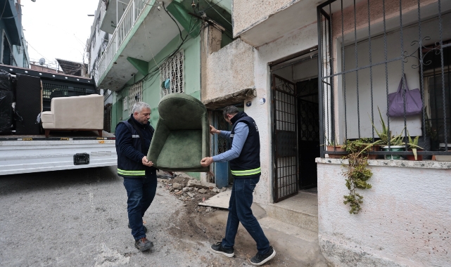 Konak’ta eşya dayanışması: Bağışlar ihtiyaç sahiplerine ulaştırılıyor