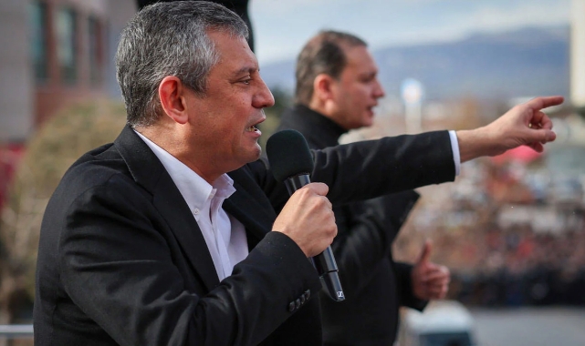 Özel'in sorusuna depremzede yurttaşlardan 'evet' yanıtı!