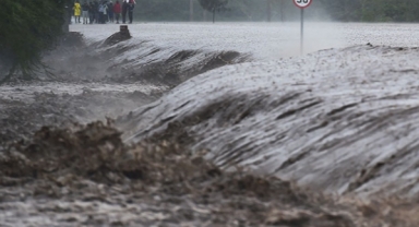 Aşırı yağışlar sebebiyle 71 kişi öldü!