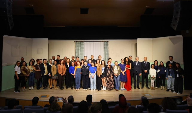 Başkan Kınay'dan anlamlı 27 Mart konuşması: Tiyatro hayat demektir