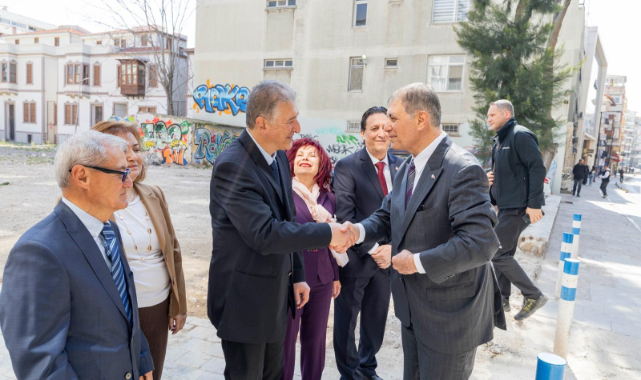 Başkan Tugay’dan sağlık emekçilerine teşekkür