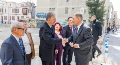 Başkan Tugay’dan sağlık emekçilerine teşekkür