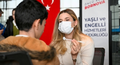 Bornova’da işitme engelli öğrencilere diş taraması ve tarih yolculuğu