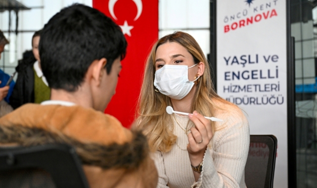 Bornova’da işitme engelli öğrencilere diş taraması ve tarih yolculuğu