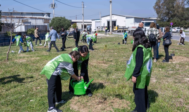 Bornova'da minik eller doğaya can verdi