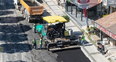 Çeşme’nin yolları yaza hazırlanıyor