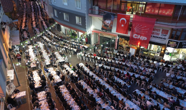 CHP Kemalpaşa İlçe Başkanlığı'ndan binlerce kişilik iftar buluşması