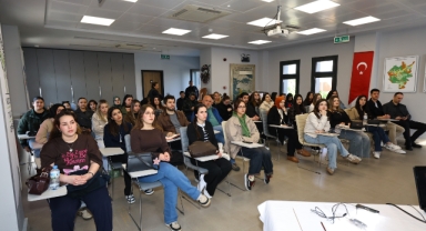 Gençler kariyer yolculuğu için Efes Tarlası Yaşam Köyü'nde buluştu