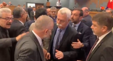 İzBB Meclisi'nde 'söz kesme' gerginliği: Oturuma ara verildi!