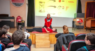 Karşıyakalı gençler afetlere karşı bilinçleniyor