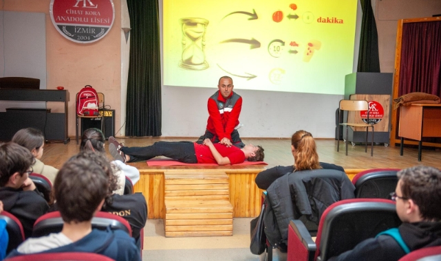 Karşıyakalı gençler afetlere karşı bilinçleniyor