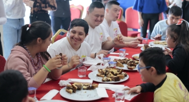 Konak’ın temiz kalpli şeflerinden down sendromuna ‘tatlı’ farkındalık