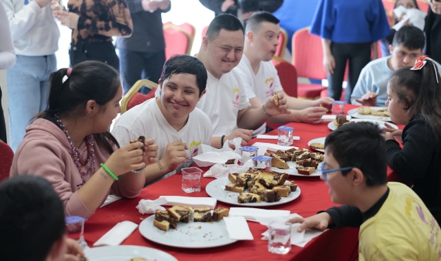 Konak’ın temiz kalpli şeflerinden down sendromuna ‘tatlı’ farkındalık