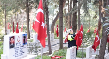 Konak’tan şehitlere vefa: Bayram öncesi temizlik ve bakım seferberliği