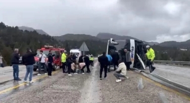 Konya'da feci kaza: Devrilen otobüste çok sayıda yaralı!