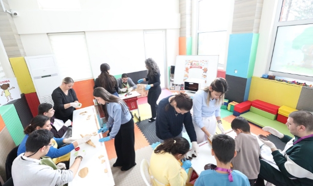 Menderes’in Engelsiz Evi’nde kurabiye etkinliği